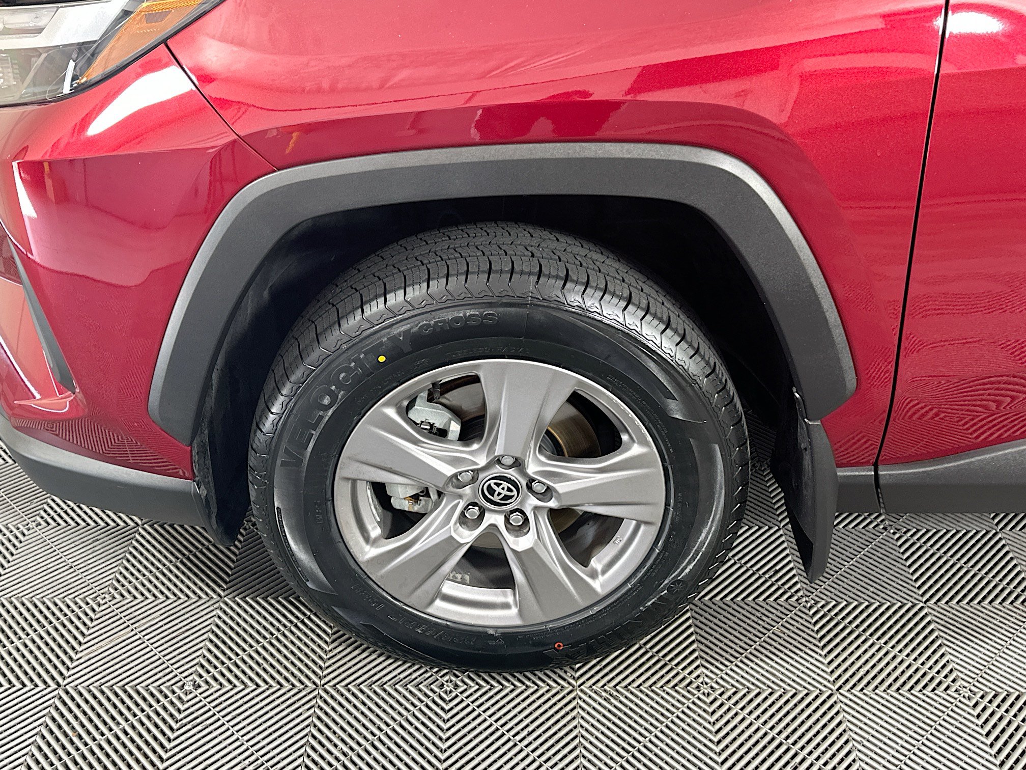 Used 2025 Toyota RAV4 LE AWD/4WD image 11
