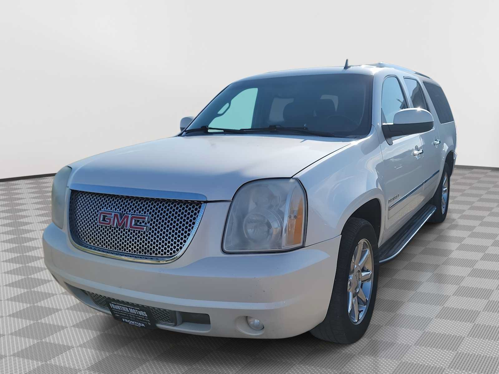 Used 2012 GMC Yukon XL Denali AWD/4WD image 1