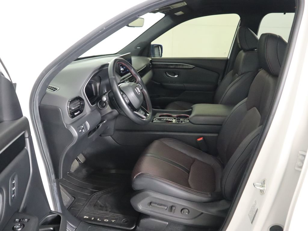 Used 2025 Honda Pilot Black Edition image 19