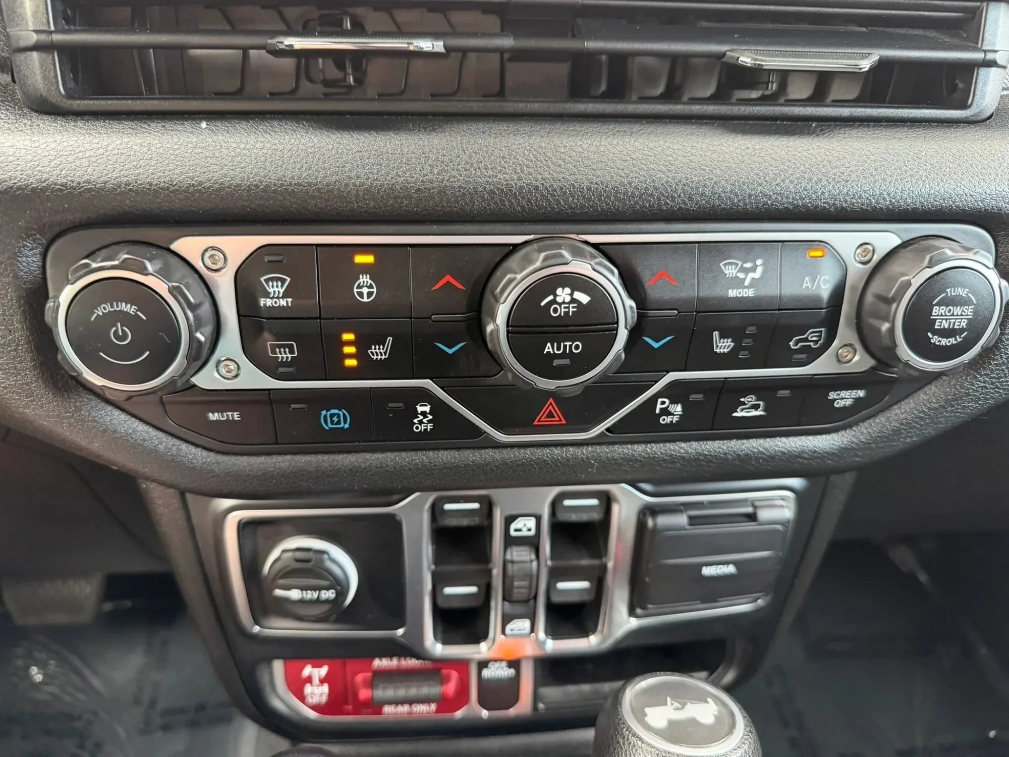 Used 2024 Jeep Wrangler Unlimited AWD/4WD image 26