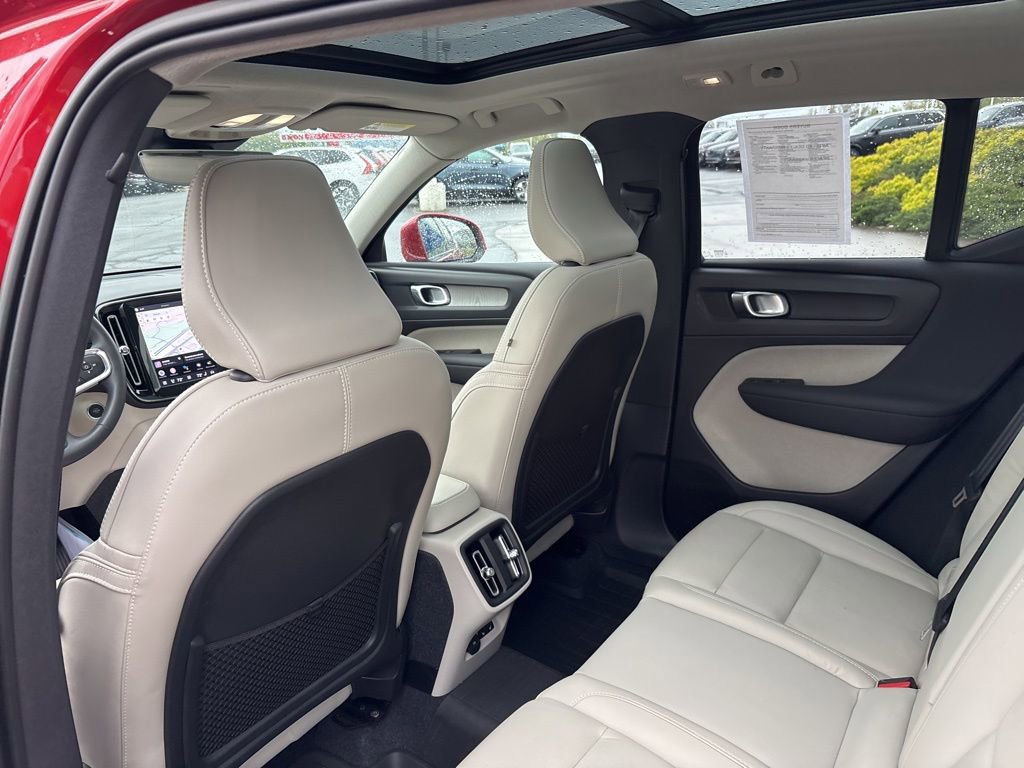 Used 2023 Volvo XC40 B5 Plus w/ Driver Assist Package AWD/4WD image 29