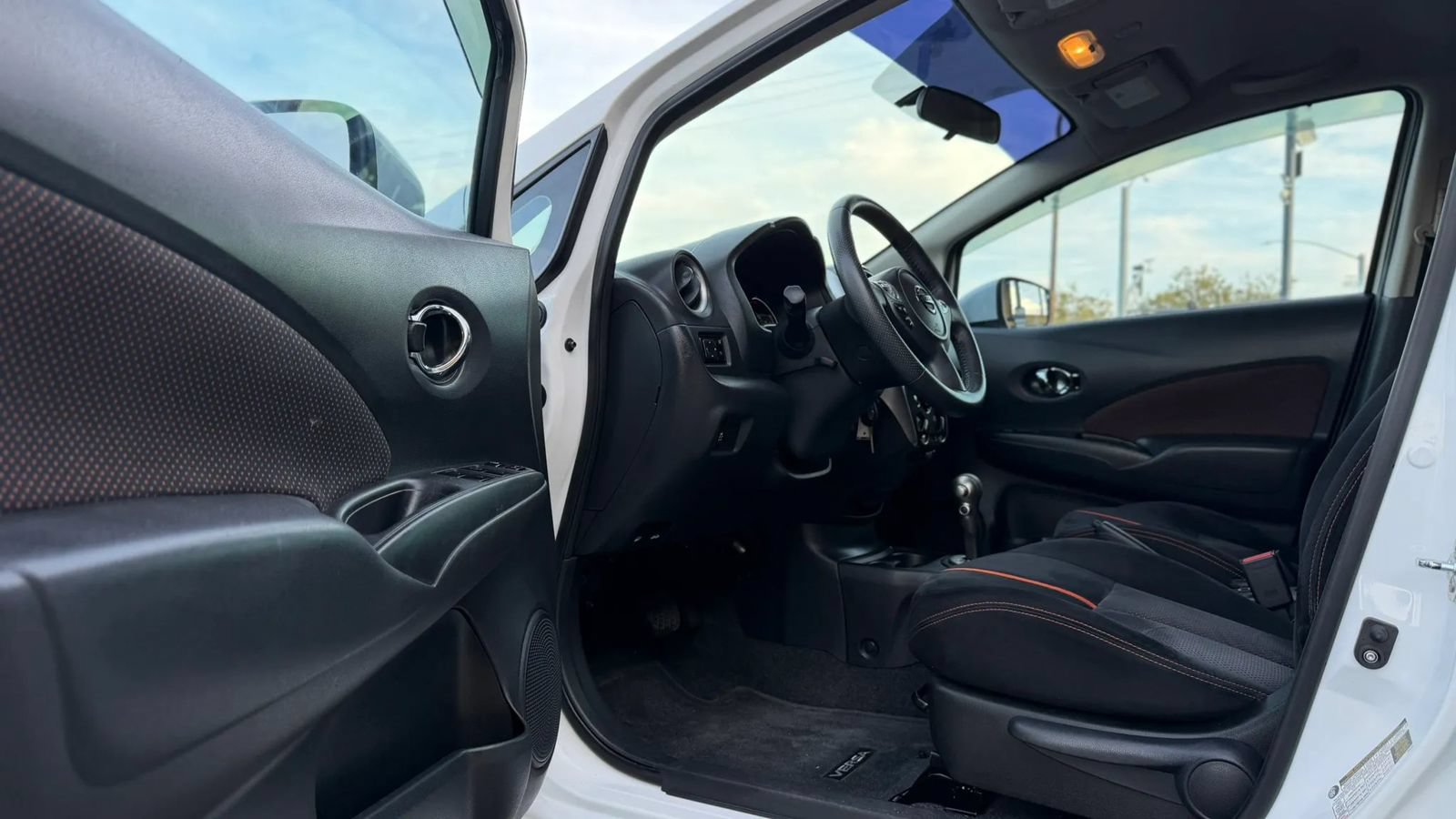 Used 2015 Nissan Versa Note SR FWD image 9