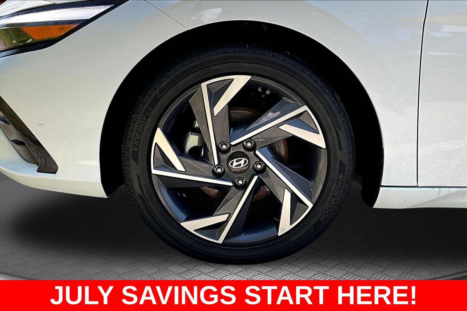 Used 2025 Hyundai Elantra Limited FWD image 39