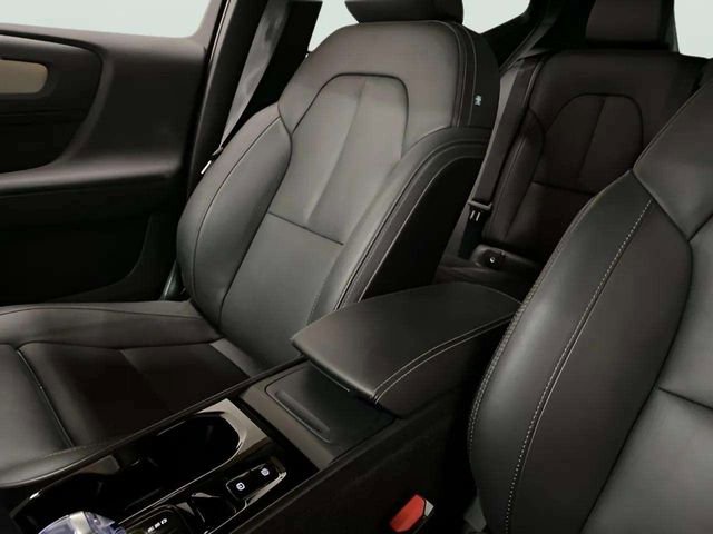 Used 2025 Volvo XC40 B5 Plus image 60