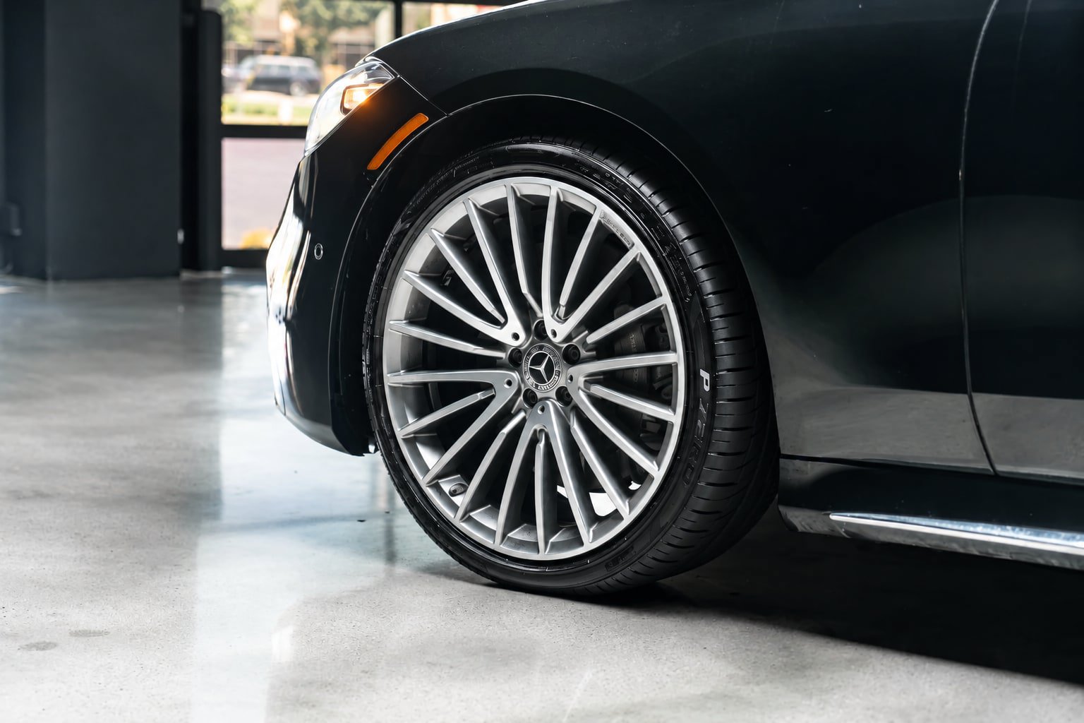 Used 2022 Mercedes-Benz S 500 4MATIC w/ AMG Line Package image 23