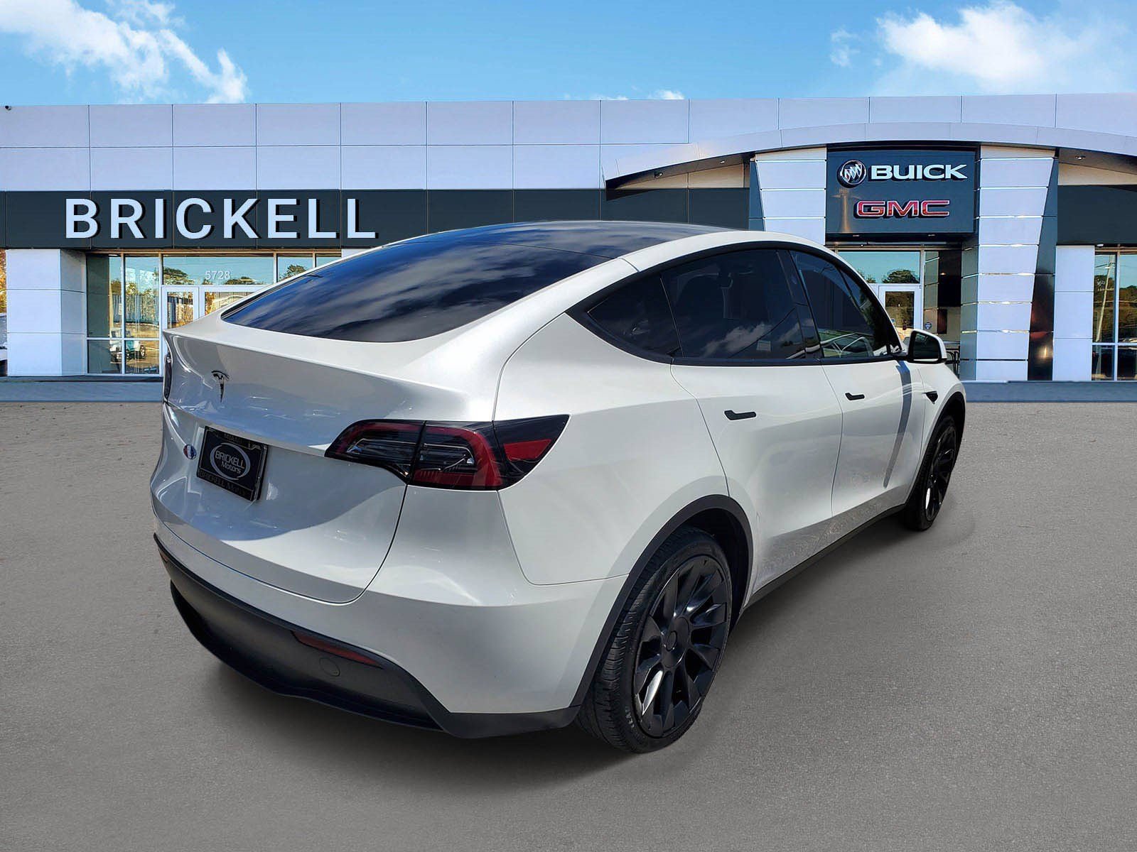Used 2023 Tesla Model Y 2WD image 3