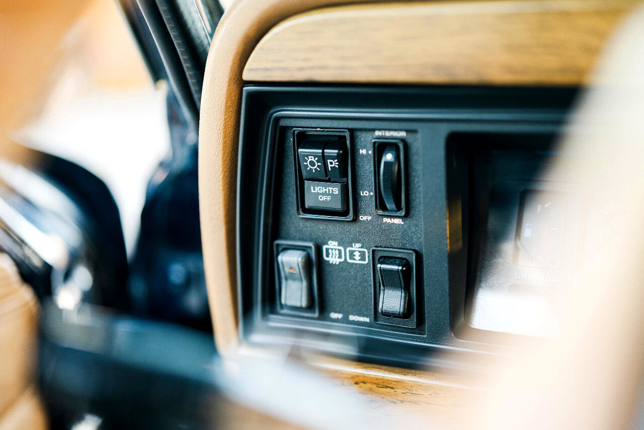 Used 1987 Jeep Grand Wagoneer image 52