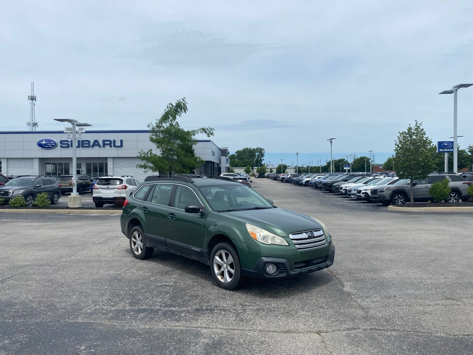 Used 2014 Subaru Outback 2.5i w/ Alloy Wheel Package AWD/4WD image 10