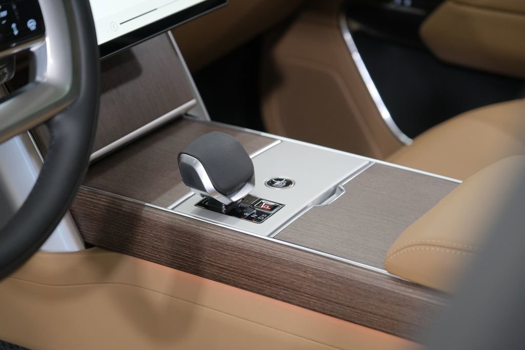 Used 2026 Land Rover Range Rover Long Wheelbase SE image 33