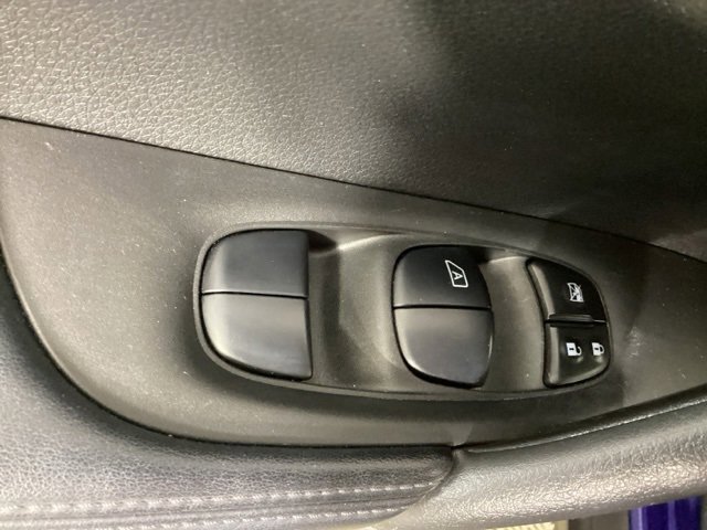 Used 2019 Nissan Rogue SV w/ Sun & Sound Touring Package image 18