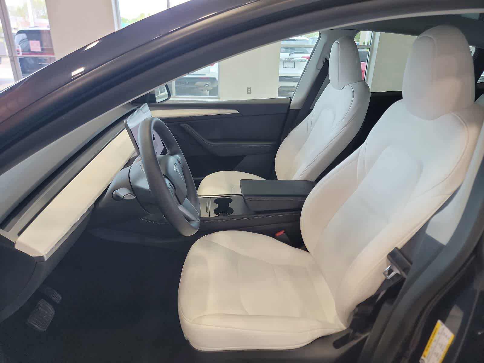 Used 2025 Tesla Model Y Long Range AWD/4WD image 16