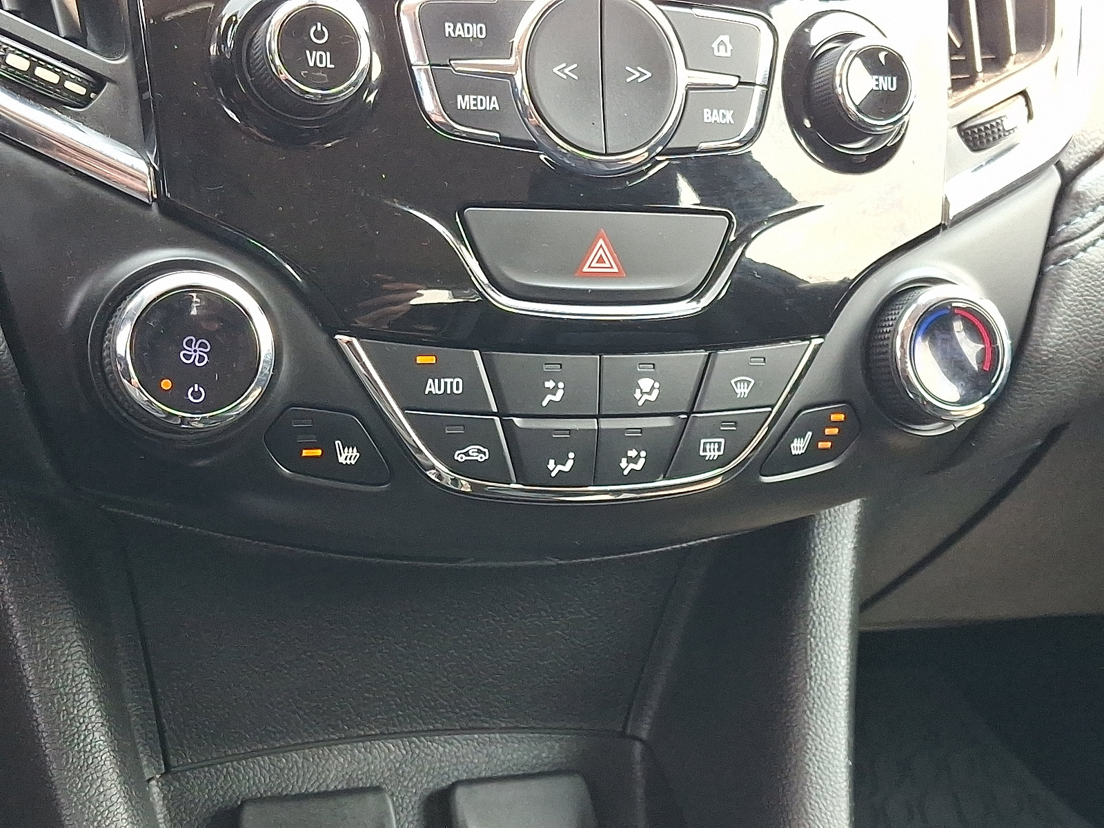 Certified 2017 Chevrolet Cruze Premier FWD image 18