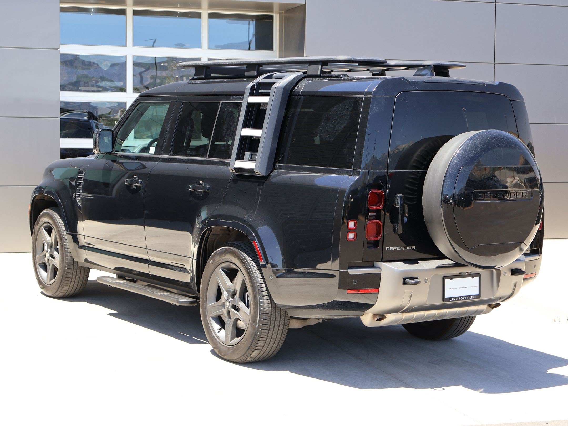Certified 2025 Land Rover Defender 130 X-Dynamic SE AWD/4WD image 10