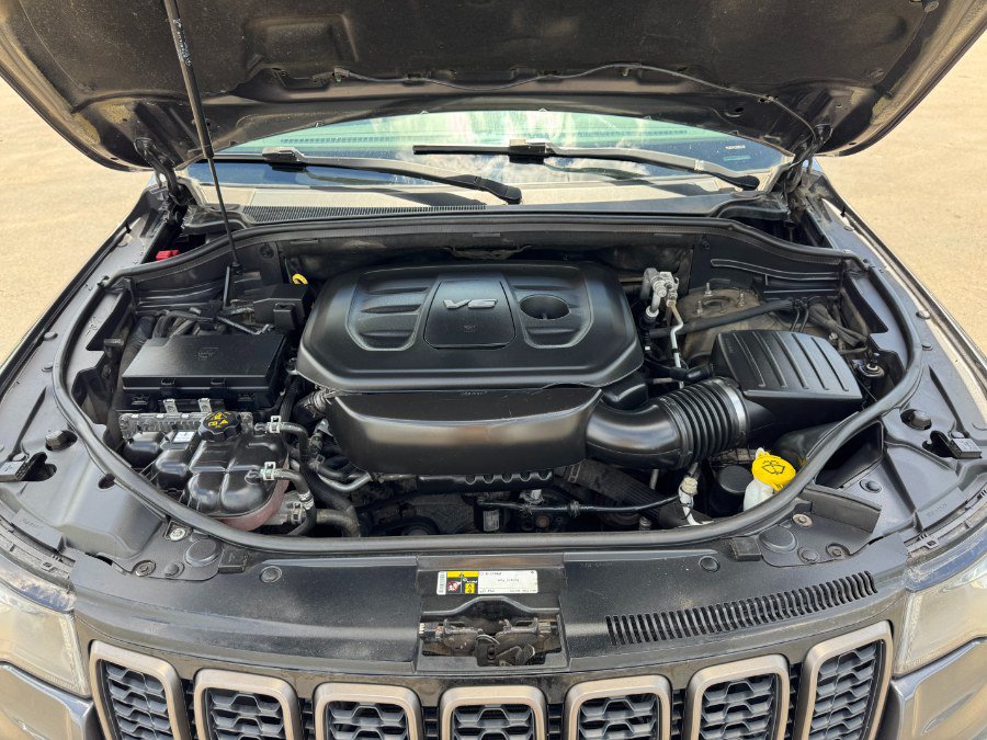 Used 2017 Jeep Grand Cherokee Laredo 75th Anniversary AWD/4WD image 25