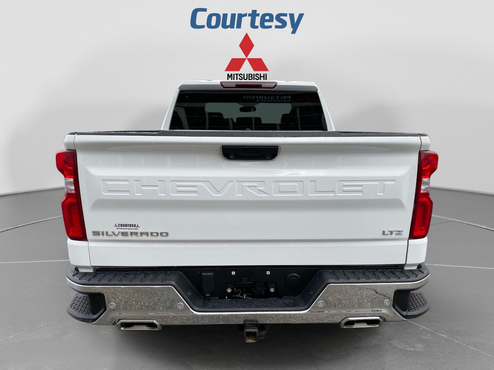 Used 2023 Chevrolet Silverado 1500 LTZ AWD/4WD image 4