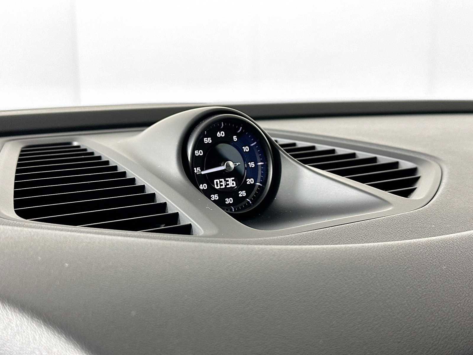 Certified 2025 Porsche Macan 4S Electric image 17