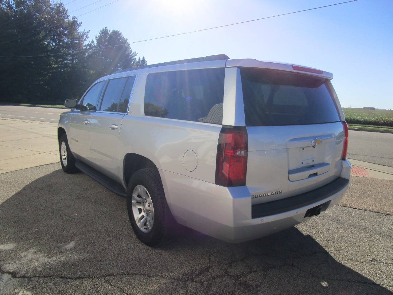 Used 2019 Chevrolet Suburban LT AWD/4WD image 3