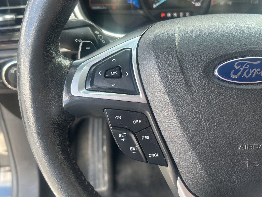 Used 2016 Ford Fusion SE FWD image 18