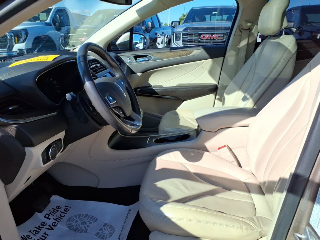 Used 2019 Lincoln MKC Reserve FWD image 12