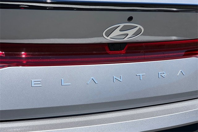 New 2025 Hyundai Elantra SEL image 9