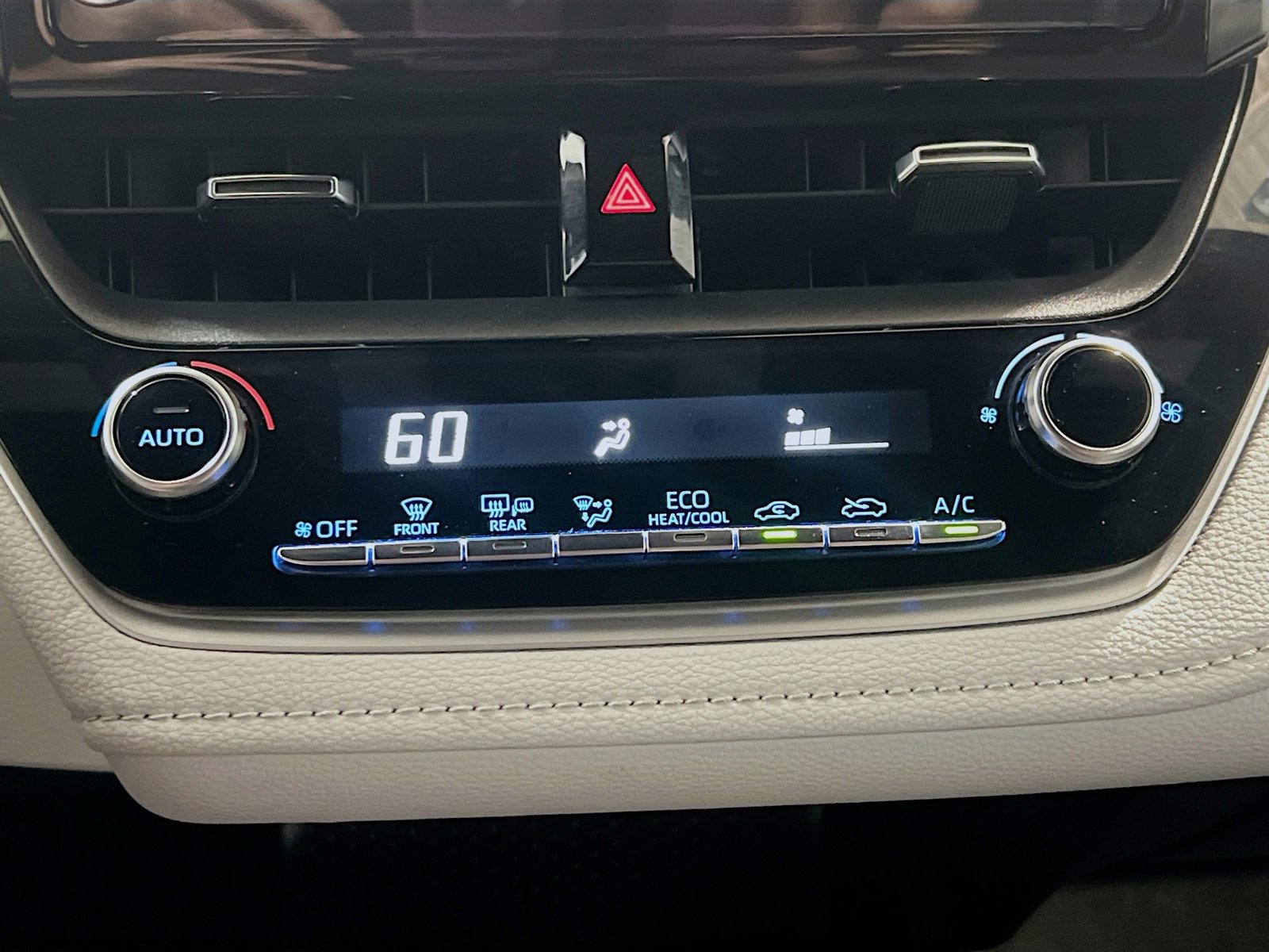 Used 2020 Toyota Corolla SE image 11