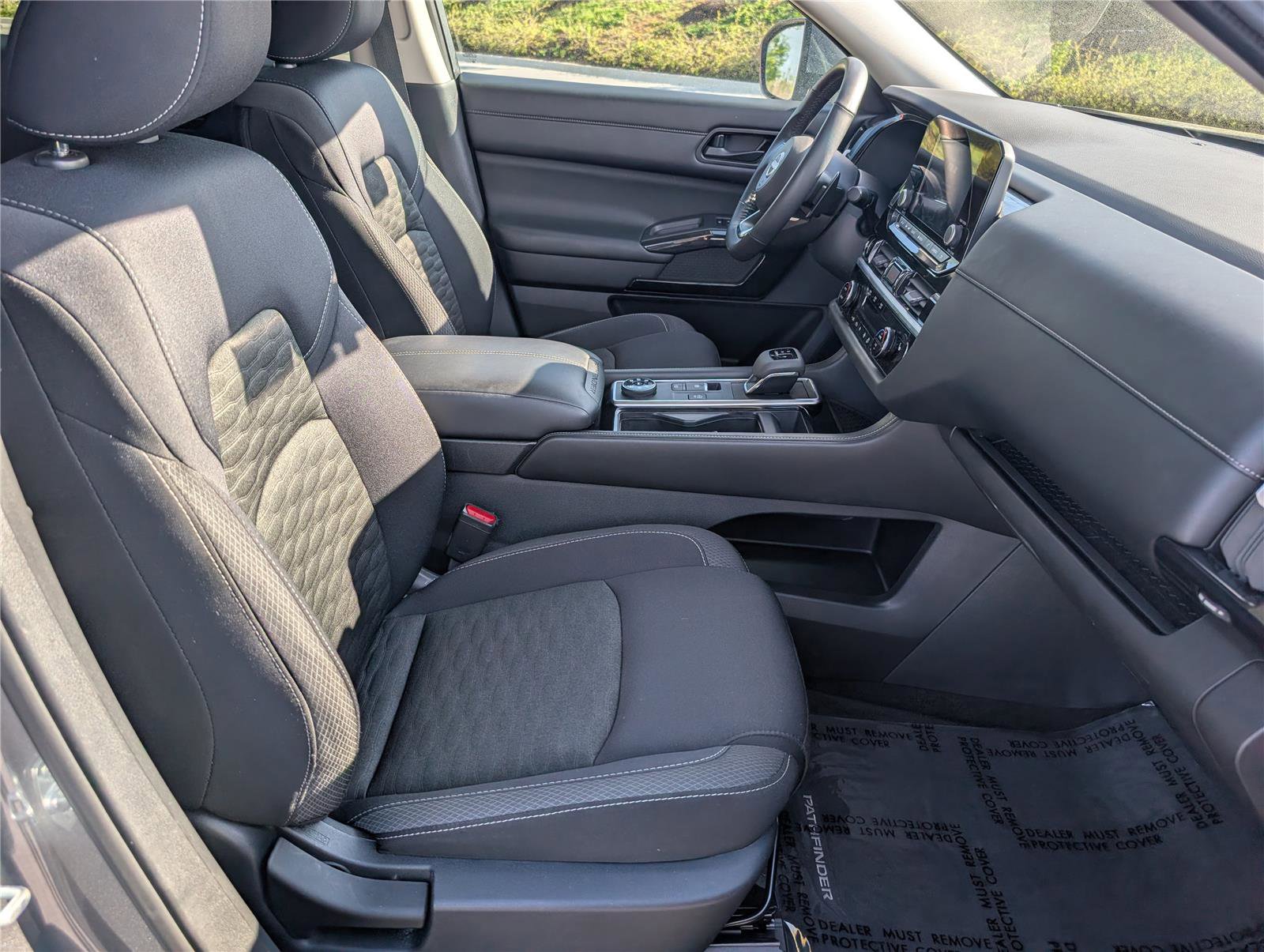 Used 2023 Nissan Pathfinder SV image 11