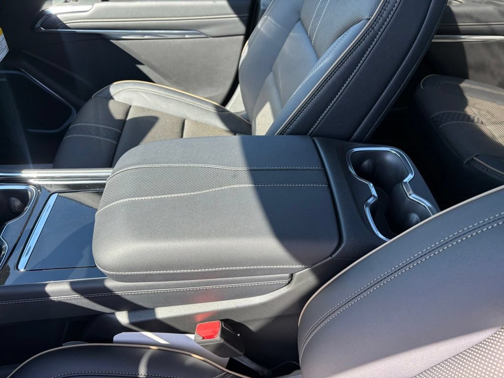 New 2026 Chevrolet Traverse High Country w/ LPO, Floor Liner Package AWD/4WD image 37