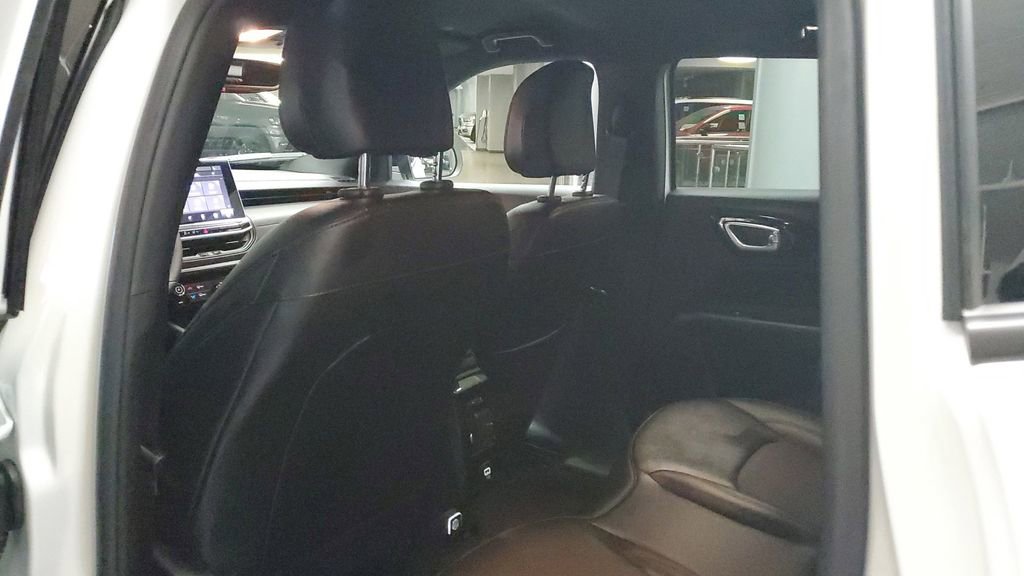 Used 2026 Jeep Compass Latitude image 14