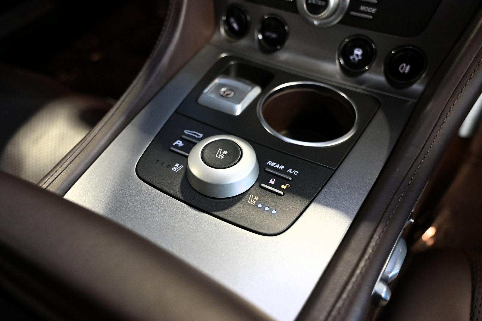 Used 2011 Aston Martin Rapide RWD image 40