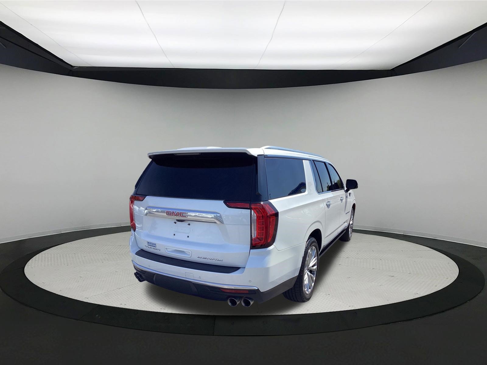 Used 2022 GMC Yukon XL Denali w/ Denali Premium Package AWD/4WD image 8