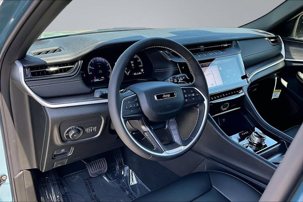 New 2026 Jeep Grand Cherokee Limited w/ Limited Altitude Package AWD/4WD image 4
