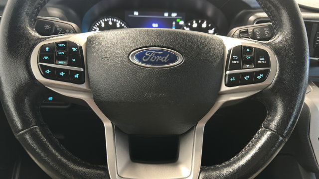 Used 2021 Ford Explorer XLT w/ XLT Sport Appearance Package AWD/4WD image 15