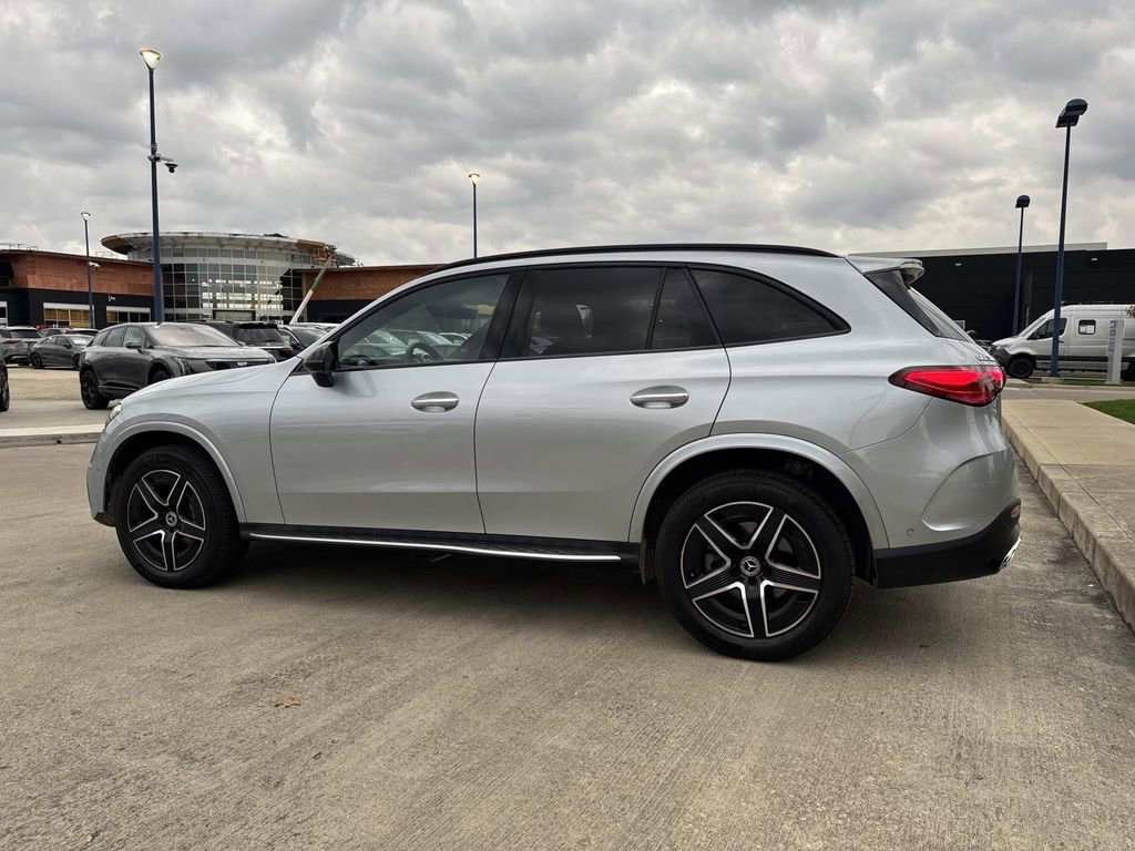 Certified 2025 Mercedes-Benz GLC 300 4MATIC image 4