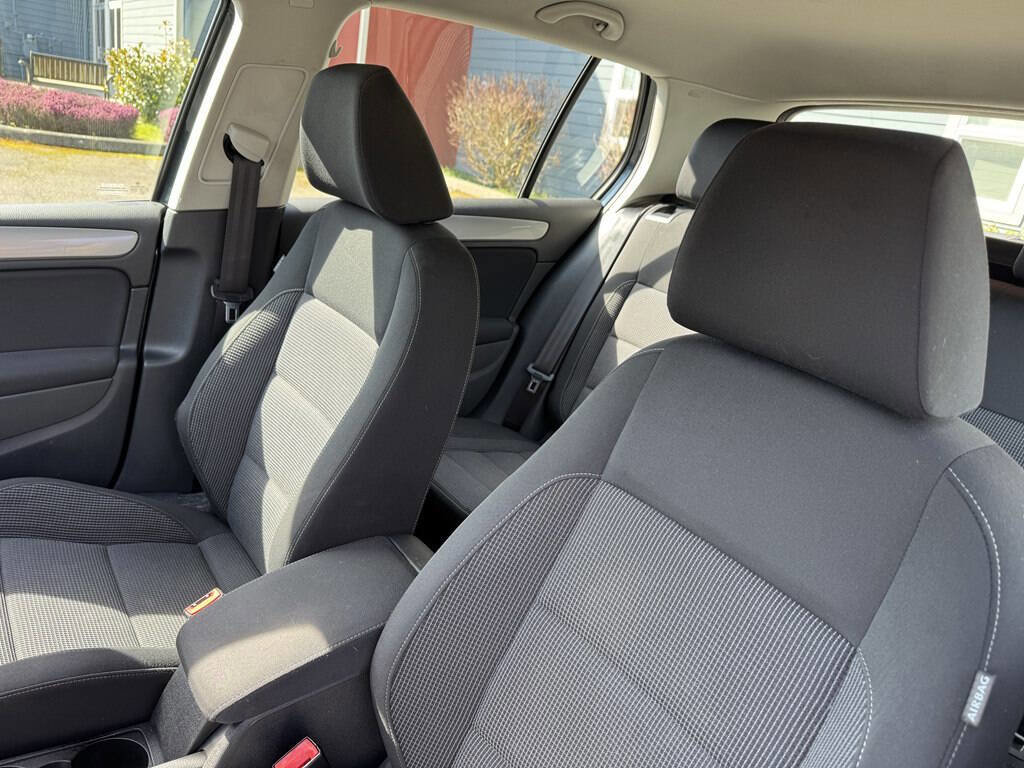 Used 2012 Volkswagen Golf 4-Door image 14