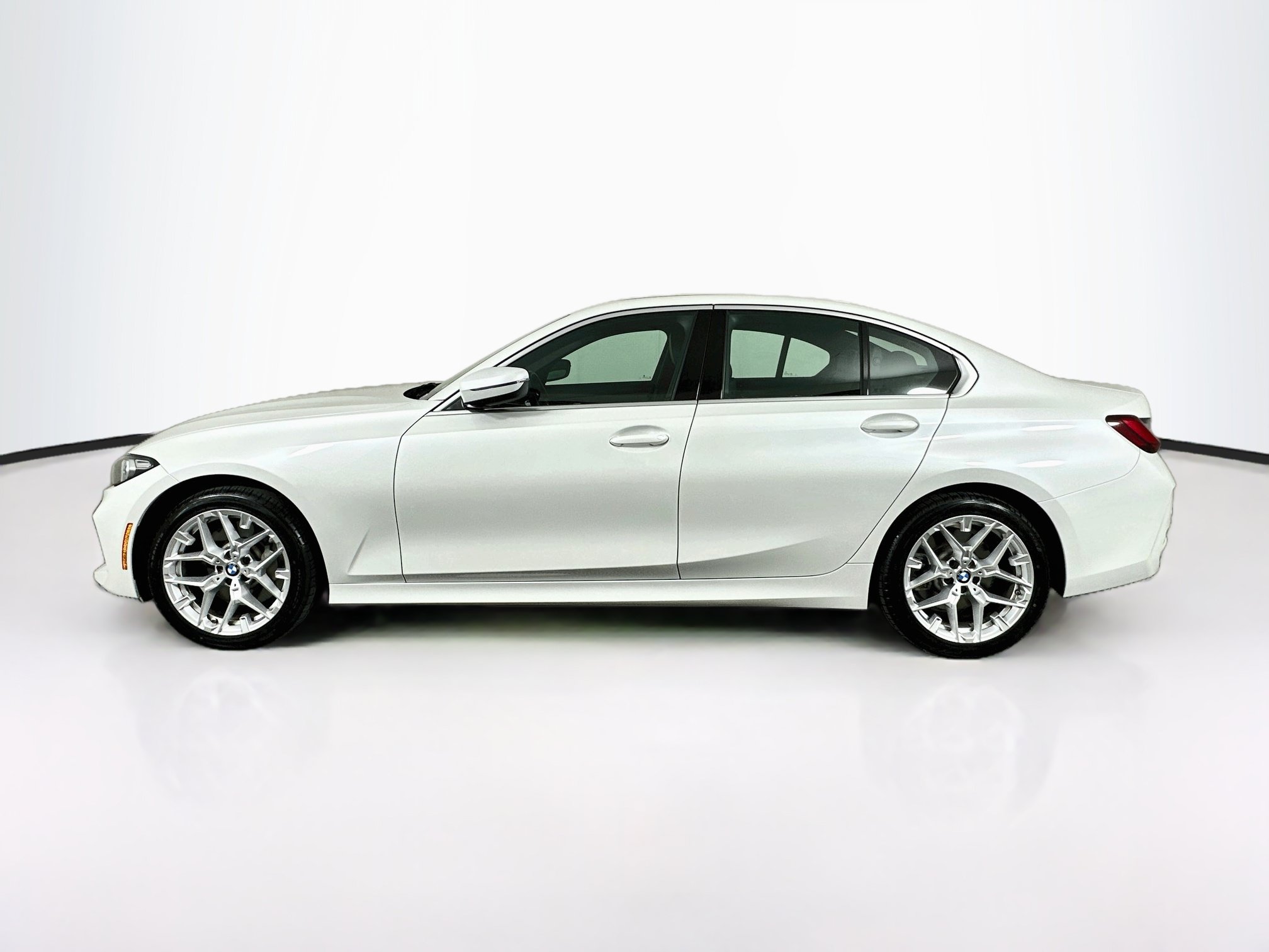 Used 2026 BMW 330i xDrive Sedan AWD/4WD image 4
