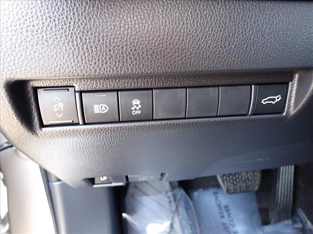 Used 2024 Toyota Venza LE AWD/4WD image 16