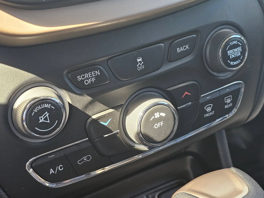 Used 2017 Jeep Cherokee Sport AWD/4WD image 35