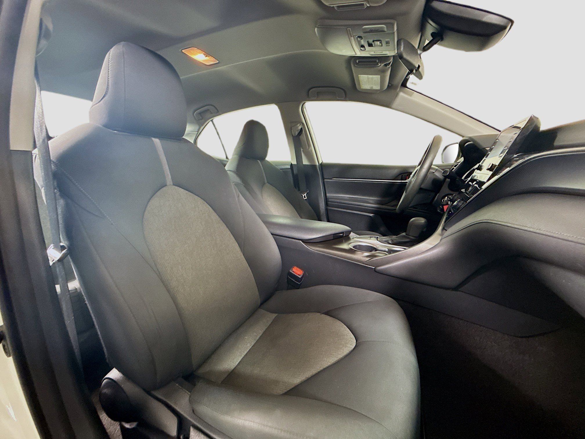 Used 2022 Toyota Camry LE image 28