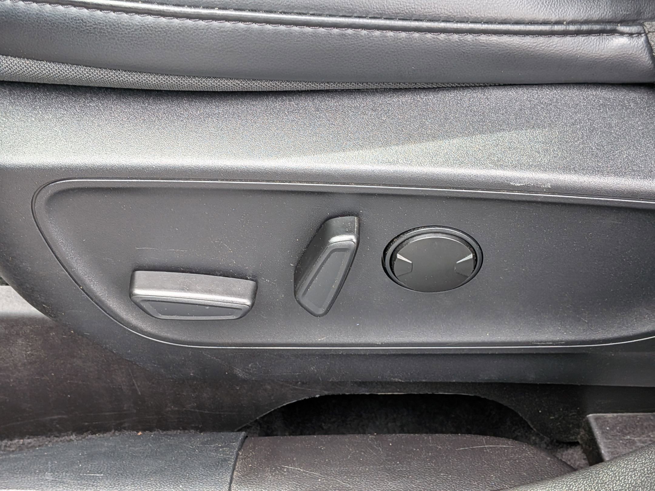 Used 2025 Ford Escape ST-Line FWD image 15