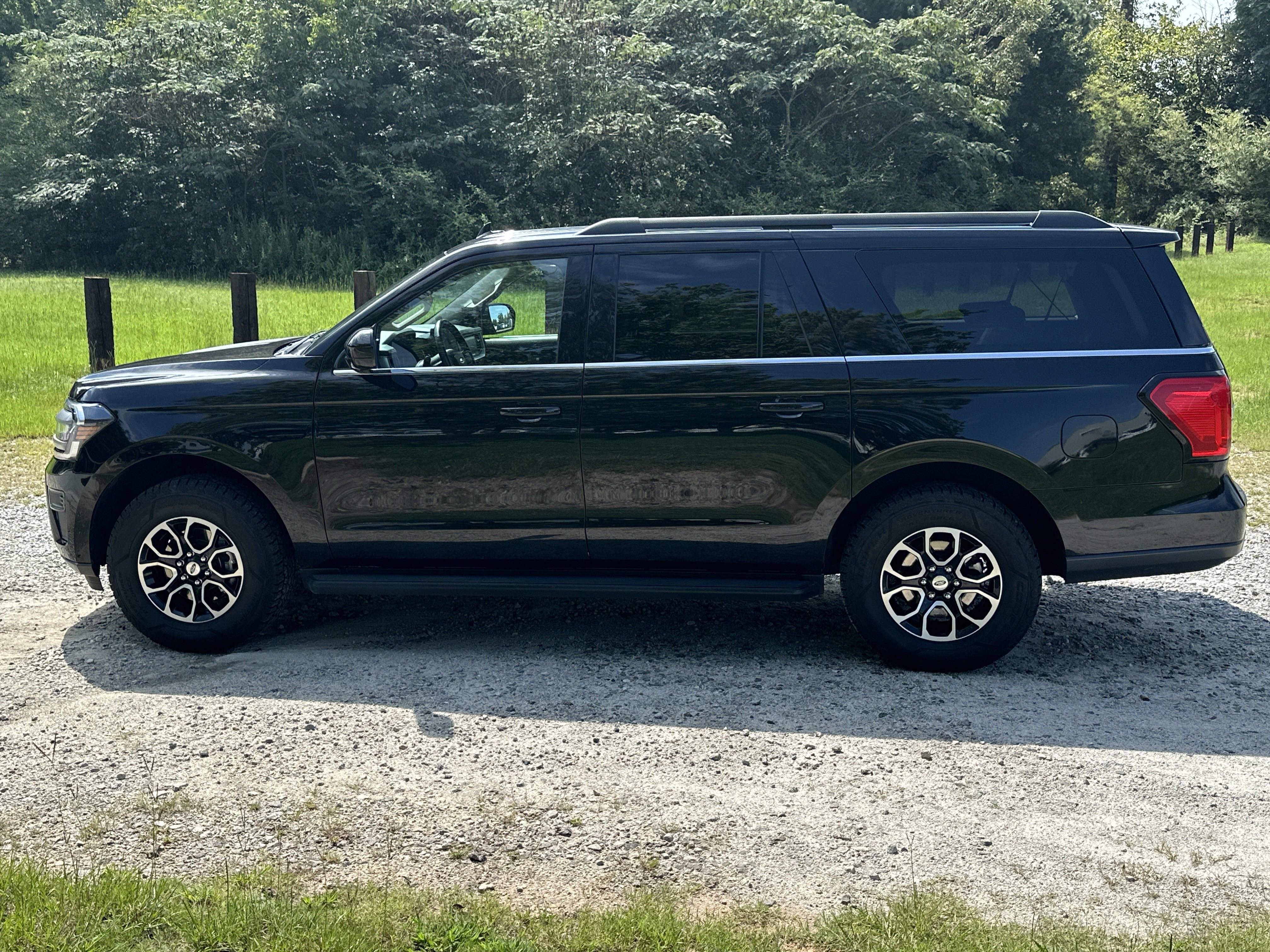 Used 2024 Ford Expedition Max XLT image 8