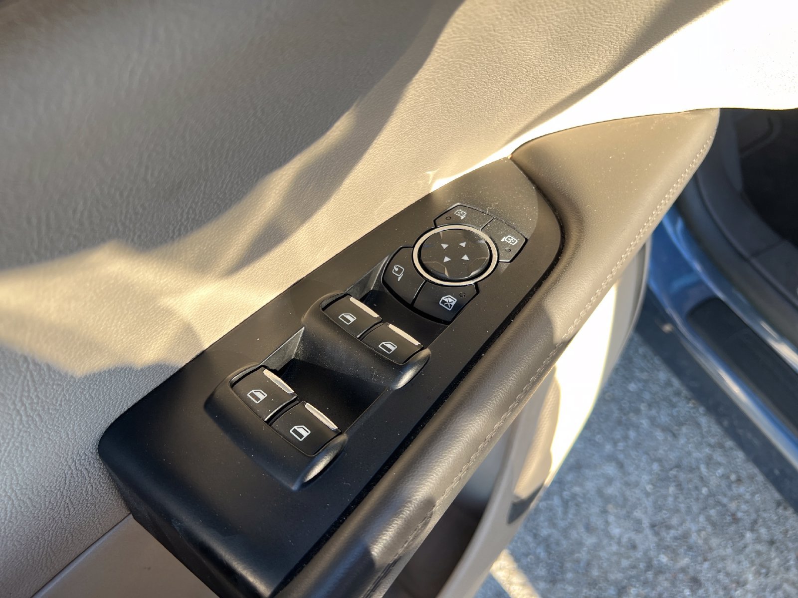 Used 2019 Lincoln Nautilus Select AWD/4WD image 11