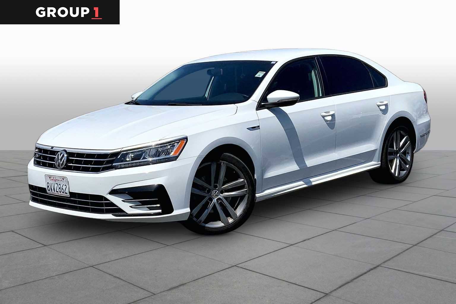 Used 2018 Volkswagen Passat 2.0T R-Line w/ R-Line Lighting Package FWD image 1