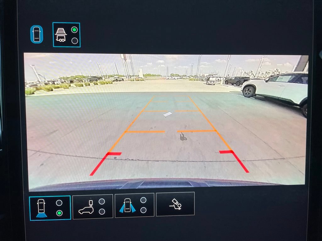 Used 2025 GMC Yukon AT4 w/ AT4 Premium Package AWD/4WD image 8