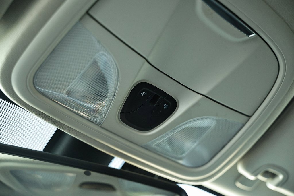 Used 2018 Jeep Cherokee Latitude Plus w/ Comfort/Convenience Group image 40