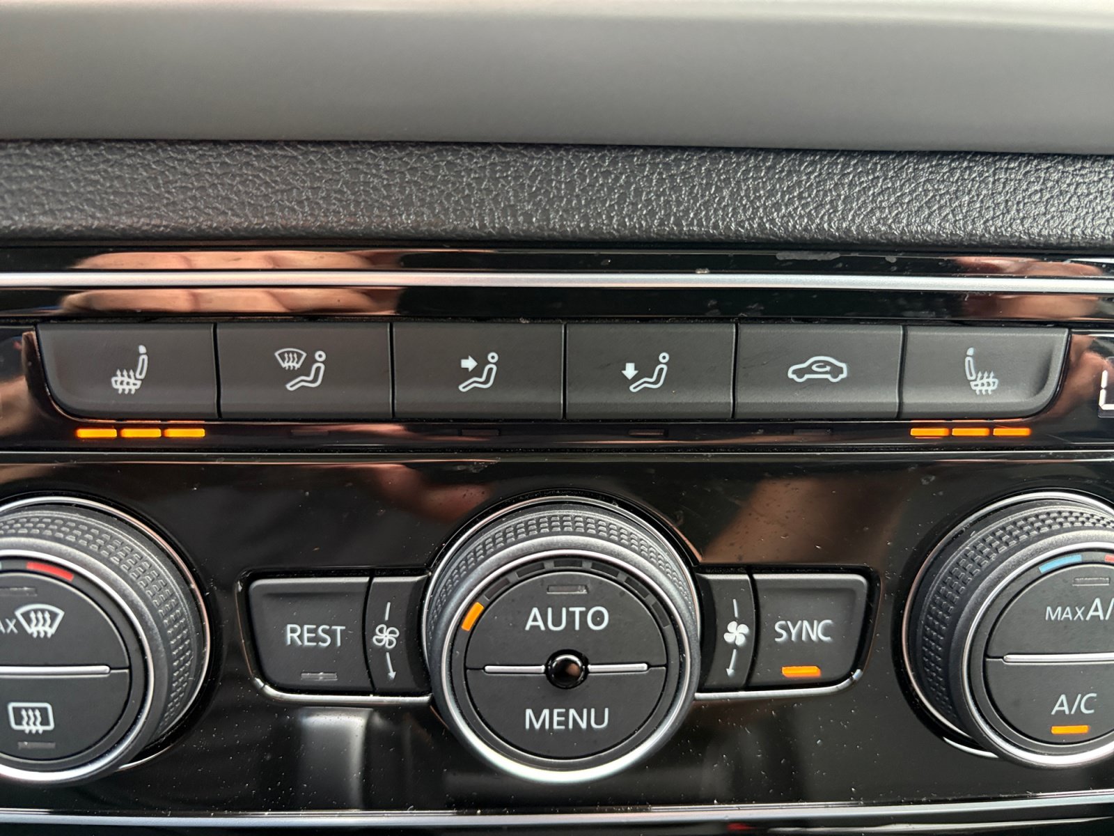 Certified 2023 Volkswagen Atlas SEL R-Line AWD/4WD image 22