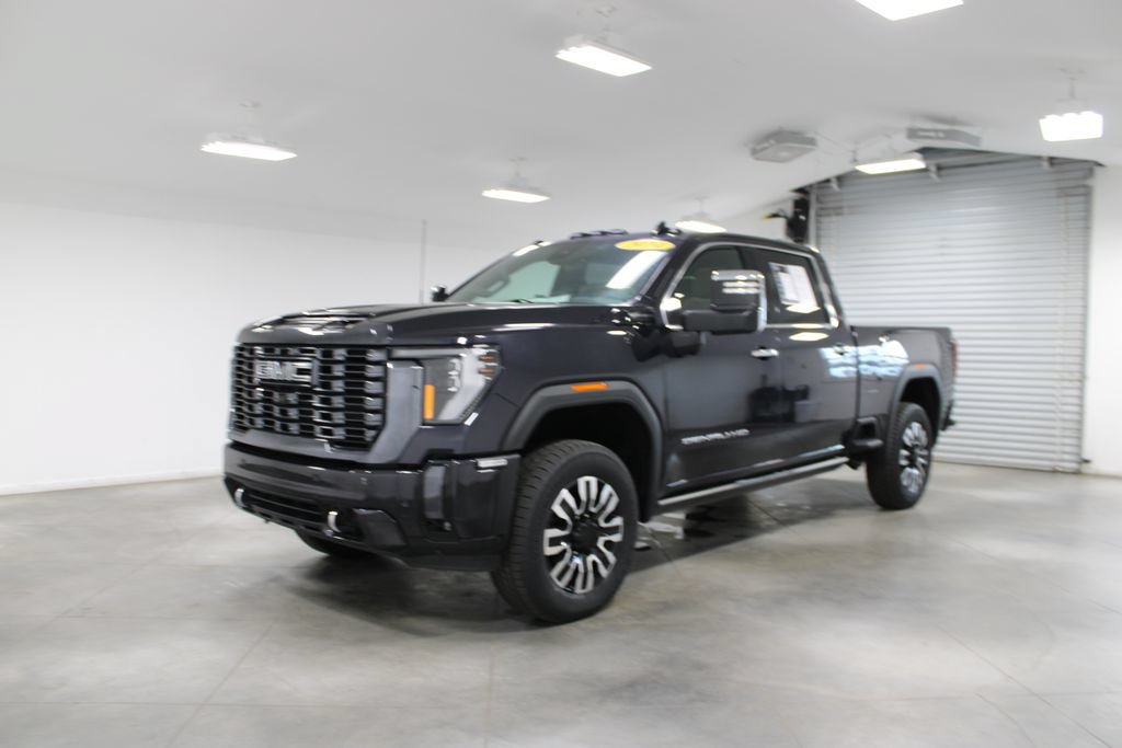 Used 2024 GMC Sierra 2500 Denali Ultimate AWD/4WD image 4