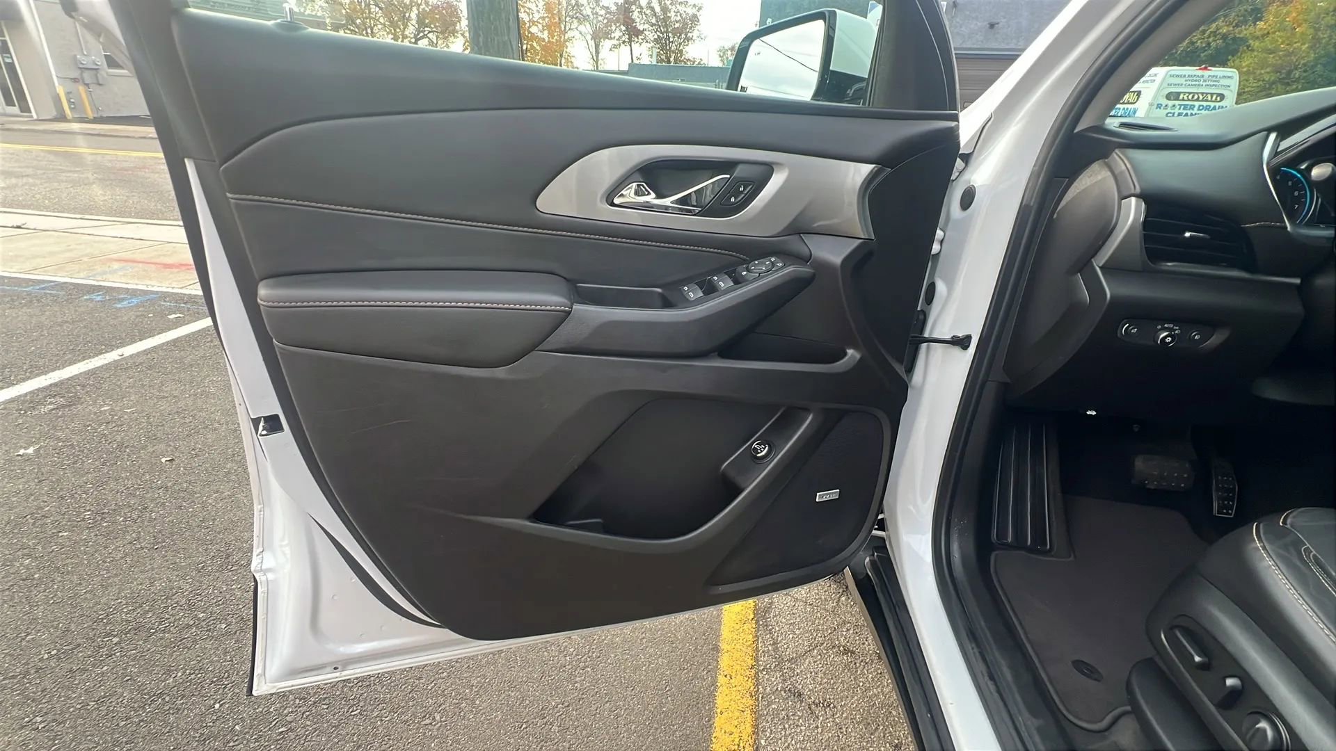 Used 2019 Chevrolet Traverse LT w/ LT Premium Package image 21