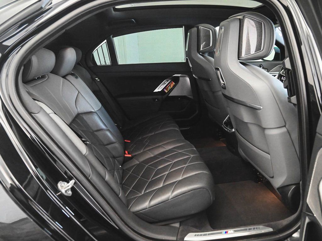 Used 2023 BMW i7 xDrive60 w/ Parking Assistance Package image 34