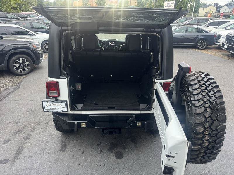 Used 2018 Jeep Wrangler Unlimited Rubicon w/ Connectivity Group AWD/4WD image 7