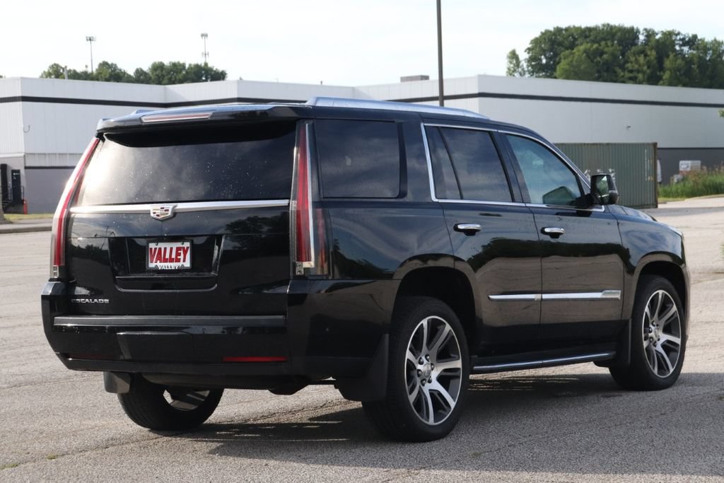 Used 2017 Cadillac Escalade Luxury AWD/4WD image 8
